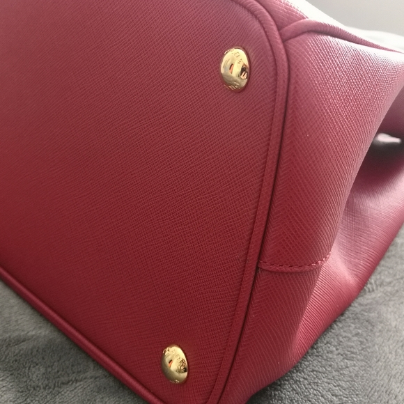 Prada Galleria Saffiano Leather Large Bag (authentic!) - Picture 11 of 16